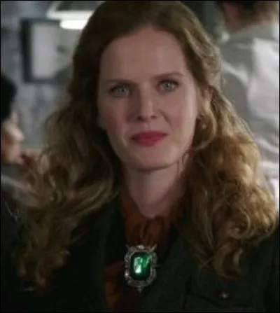 De quelle couleur est la peau de Zelena au début de l'épisode 1 saison 3B ?