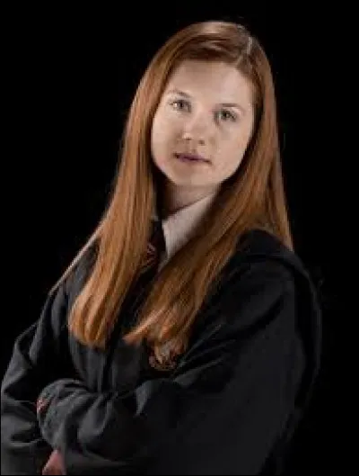 Ginny Weasley entame sa première année à Poudlard dans "Harry Potter et la Chambre des secrets".