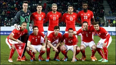 L'équipe de football de la Suisse a comme surnom "Diables Rouges".