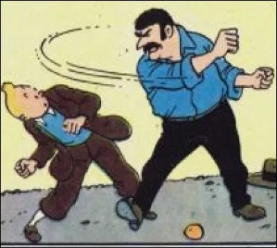Dans "Le Temple du Soleil", combien de fois le gros moustachu méchant loupe-t-il Tintin en essayant de le frapper ?