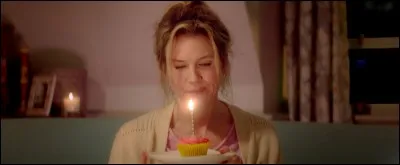 Elle a tellement avanc&eacute; en &acirc;ge, Bridget Jones, qu'elle ne met plus qu'une seule bougie au g&acirc;teau d'anniversaire, qu'elle f&ecirc;te (&agrave; nouveau) seule. Quel est le titre du film ?