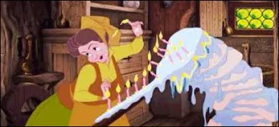 Quel beau et grand g&acirc;teau un peu... glissant que voil&agrave;, les p&acirc;tissi&egrave;res n'&eacute;tant pas exp&eacute;riment&eacute;es, ne pouvant utiliser leurs pouvoirs magiques. Pour qui est ce g&acirc;teau ?