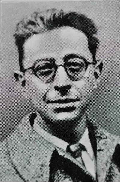 Robert Desnos est :