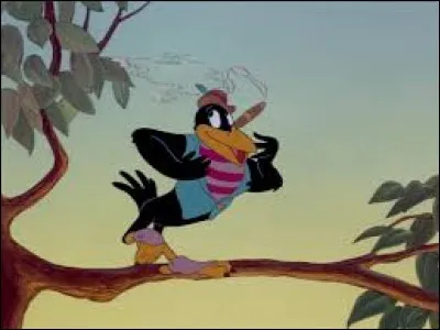 De quels accessoires sont vêtus chacun des 5 corbeaux qui se moquent de Dumbo ?