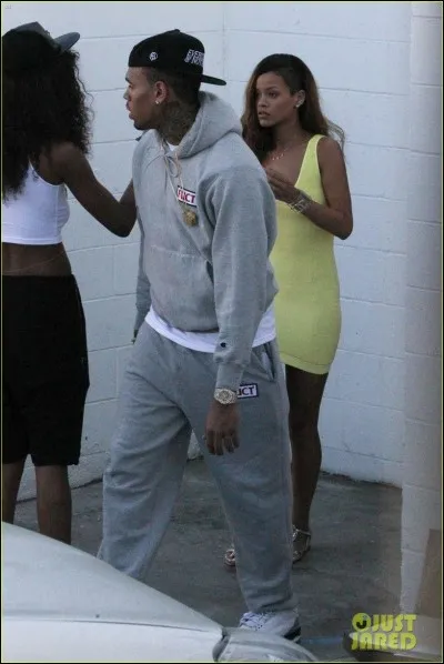 Rihanna a été agressée par :