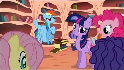 Dans la saison 1, Rainbow Dash pensait que Twilight était...