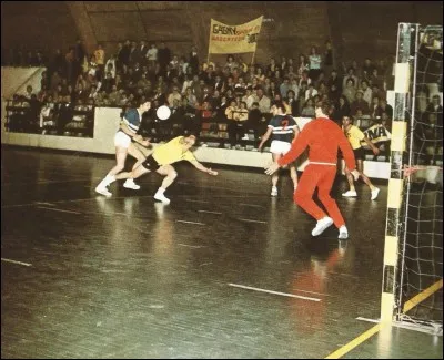 Quelle est la circonf&eacute;rence d'un ballon de handball ?