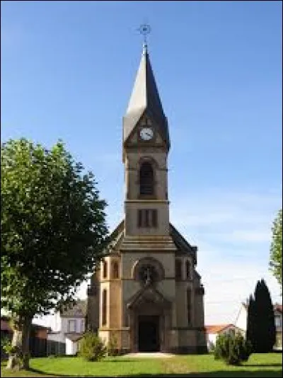 Nous traversons un pont et nous arrivons à Avricourt 57. Les habitants de la commune se nomment les ...