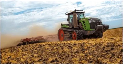 Quelle &eacute;tait la marque de ce tracteur avant que ce soit Fendt qui le repeigne ?