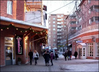 Où Huddinge se trouve-t-il ?