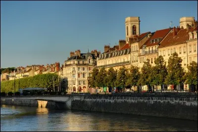 Où Besançon se trouve-t-il ?