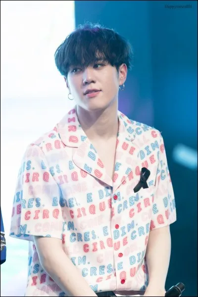 Yugyeom vient de/d'...