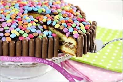 Complète : 
''Pour mon anniversaire, je veux avoir un bol de pop corn ..... des chips. .....-ce que je pourrais aussi avoir des bonbons ..... du chocolat ?