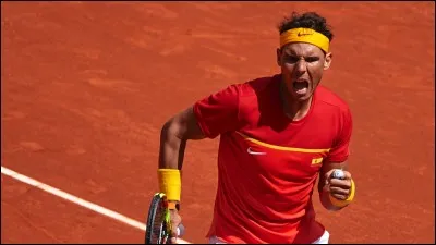 Avec combien de victoires consécutives sur terre battue Rafael Nadal a-t-il établi un record en 2007 ?