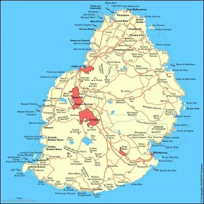 Quelle &icirc;le de l'oc&eacute;an Indien, voisine de l'&icirc;le Maurice, est un d&eacute;partement d'outre-mer de la France et une de ses 27 r&eacute;gions ?