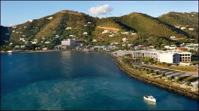C'est la principale des &icirc;les Vierges britanniques, sa capitale est Road Town et elle domine la baie du m&ecirc;me nom. Quelle est cette &icirc;le ?