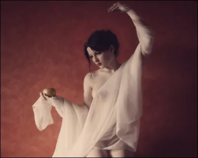 Qui remet la pomme d'or à la déesse Aphrodite ?