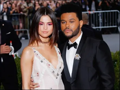 Combien de mois Selena et The Weeknd sont-ils sortis ensemble ?