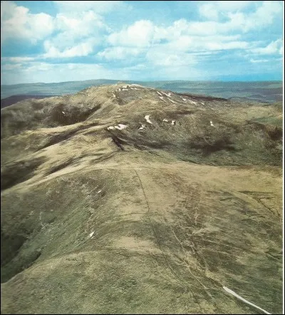 Quel métal a une densité de 11,3 et fond à 327°C ?