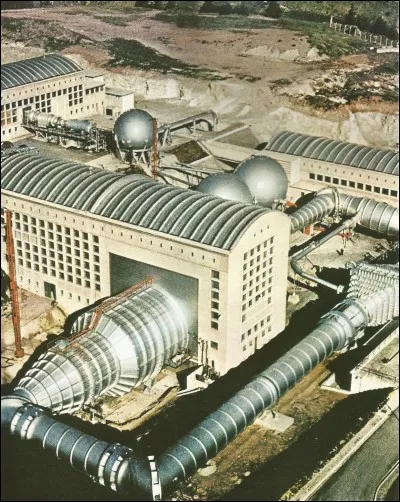 Quel architecte a construit les jardins et le château de Ménard (près de Blois) ?