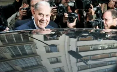 Dans l'affaire de l'Angolagate, Charles Pasqua a t condamn en premire instance pour avoir touch...