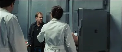Dans le film "Mirrors", pourquoi Kiefer Sutherland a-t-il eu peur lors d'une visite à la morgue ?