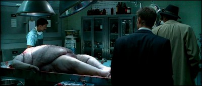 Dans "Se7en", quel pêché capital représente l'homme qui se fait ainsi autopsier ?