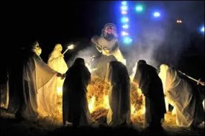 Il aime toutes les fêtes de sorciers ; il en consomme des potironds qui lui donnent une belle gueule !