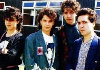 Comment s'appelle le "vrai héros de tous les temps" dans la chanson "L'Aventurier" ?