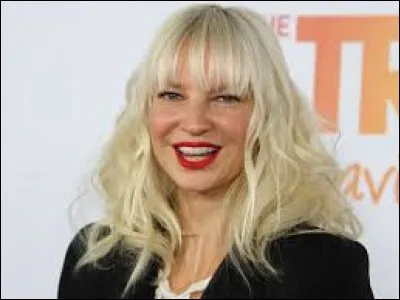 Sia a chanté ''Free Me'' pour aider la lutte contre le sida. Quelle actrice qu'on a pu voir dans ''Avatar'' , 'Star Trek'' , ''Les Gardiens de la Galaxie'' et ''Avengers 3'' joue un rôle dans le clip ?