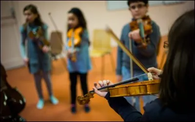 Tu apprends que des rumeurs fausses circulent à ton sujet, mais il t'est impossible d'en connaître la source. Tu n'y demeures pas du tout indifférent intérieurement et tu es blessé.