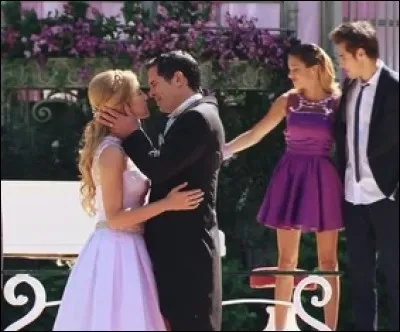 La saison 3 se finit avec le mariage de...