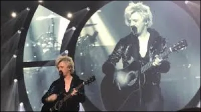 En 2018, quelle est la nouvelle couleur de cheveux de Nicola Sirkis ?