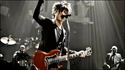 Dans quel pays ont-ils fait un concert avec un orchestre philharmonique pour fêter les 25 ans du groupe en 2006 ?