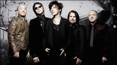 Où le groupe a-t-il donné un concert devant 80 000 personnes le 26 juin 2010 ?