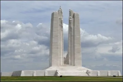 Dans quelle commune du Pas-de-Calais se situe le Mémorial national du Canada ?