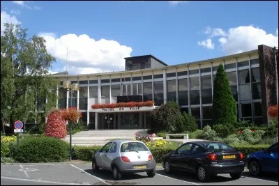 Quelle commune du Pas-de-calais a le même nom qu'un aéronef ?