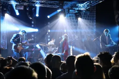 Lors de la finale du concours de musique, quel groupe a gagné ?