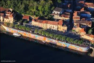 Nous partons en Occitanie à la découverte de Douelle. Commune du Quercy, dans l'agglomération de Cahors, elle se situe dans le département ...