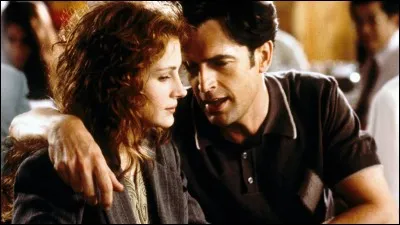 Rien n'indique a priori la profession de Julia Roberts sur cette photographie. Si vous reconnaissez le film, grâce notamment à son partenaire (l'acteur britannique Rupert Everett), vous saurez dire quel métier elle y exerce...