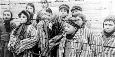 En quelle année les premiers camps de concentration furent-ils ouverts ?