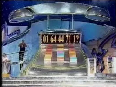 Quel est le nom du jeu télévisé qu'il présente de 1996 à 1997 en direct sur TF1 ?