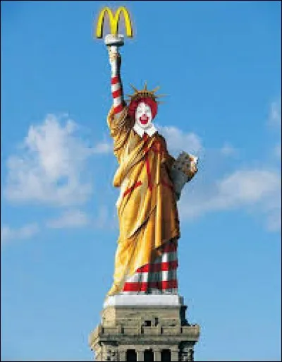 Quelle est la différence entre la statue de la liberté et une vieille chemise pas lavée ?