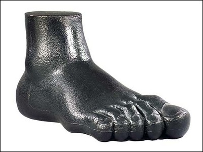 Le pied est une mesure anglaise (foot au singulier, feet au pluriel), qu'on utilise dans les pays anglo-saxons, mais aussi dans certaines professions de façon internationale. Quelle est la valeur du « pied » ?