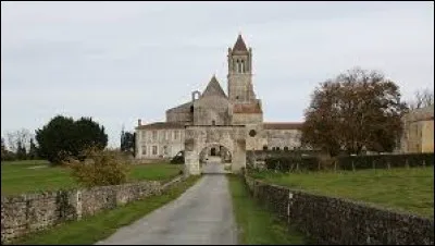 Je vous propose de partir en Nouvelle-Aquitaine, &agrave; la d&eacute;couverte de l'abbaye de Sablonceaux. Commune de l'agglom&eacute;ration Royannaise, sur la C&ocirc;te de Beaut&eacute;, elle se situe dans le d&eacute;partement ...