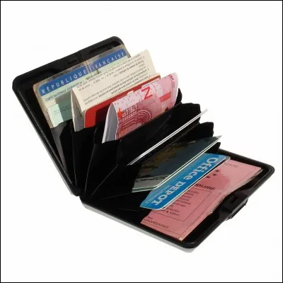 Un "propylée" est un synonyme de "portefeuille".