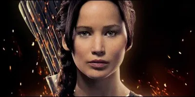Comment Katniss parvient-elle à se débarrasser d'un groupe allié dans l'arène ?