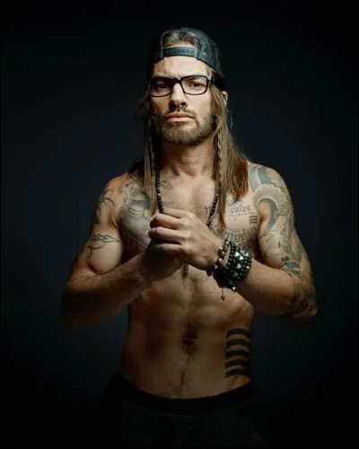 De quel groupe fait-il partie ?