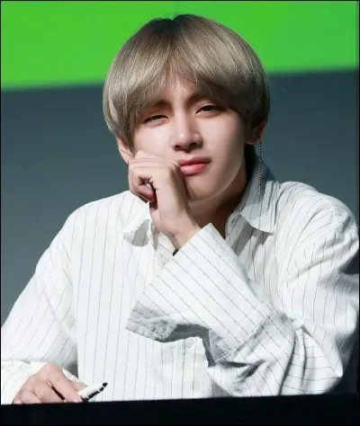 Que font ces têtes étranges à ses fans ?