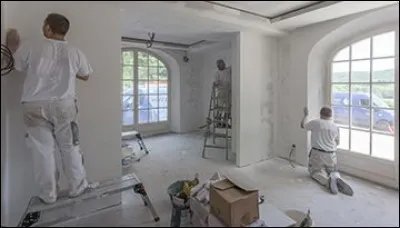 Vous êtes chez un client, le peintre et le plâtrier travaillent dans le même environnement, les ouvertures sont fermées, quels sont les risques ?